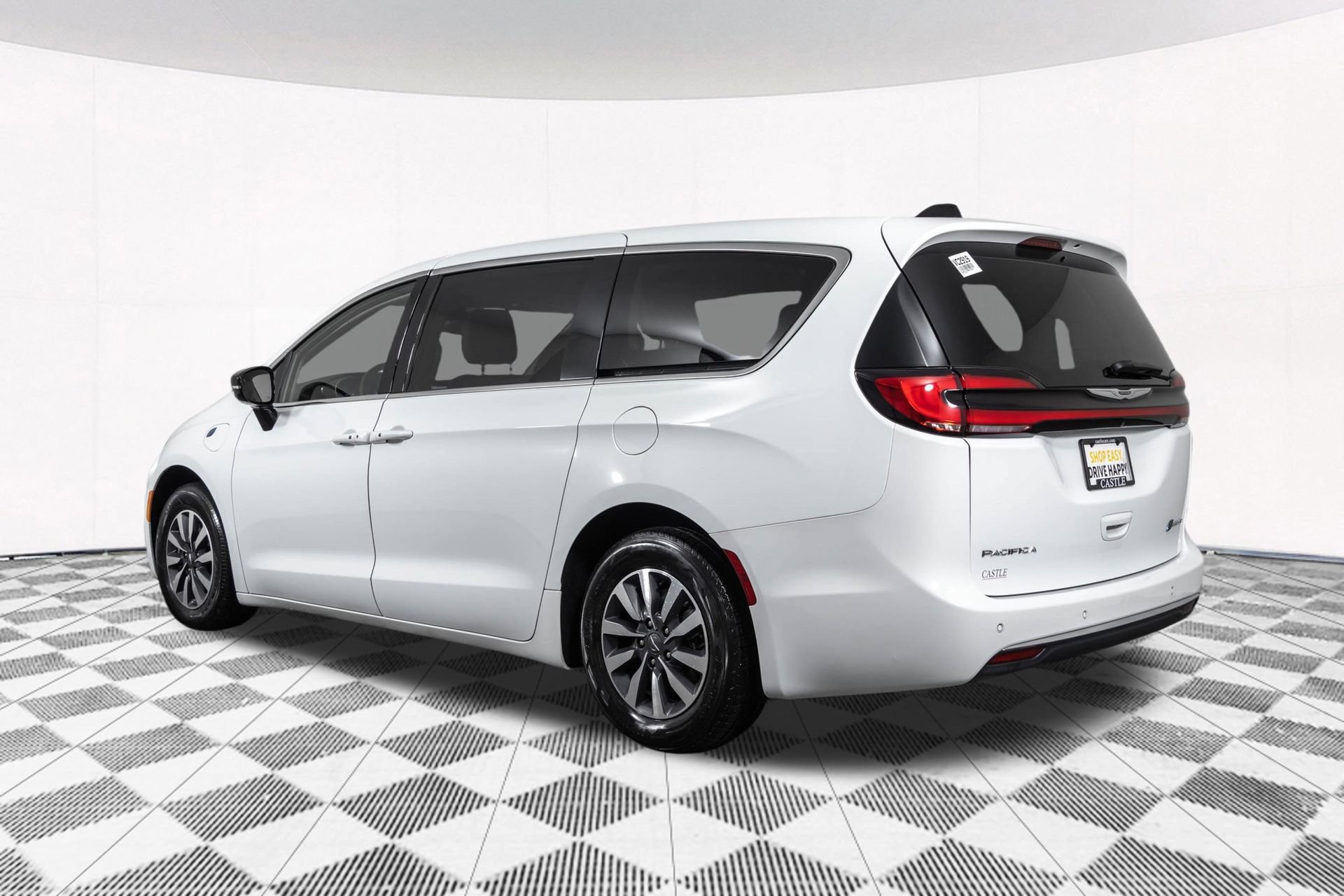Used 2024 Chrysler Pacifica Limited FWD image 17