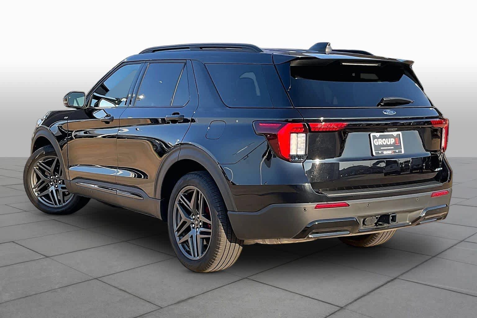 Used 2025 Ford Explorer ST-Line w/ ST-Line Street Pack AWD/4WD image 25
