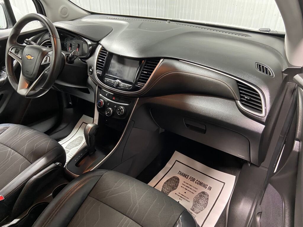 Used 2022 Chevrolet Trax LT w/ LT Convenience Package image 6