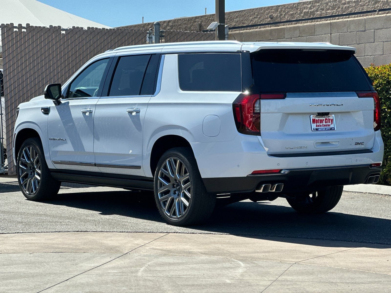 New 2026 GMC Yukon XL Denali Ultimate AWD/4WD image 6