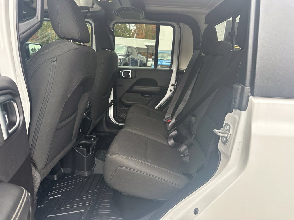 Used 2023 Jeep Gladiator Overland AWD/4WD image 31