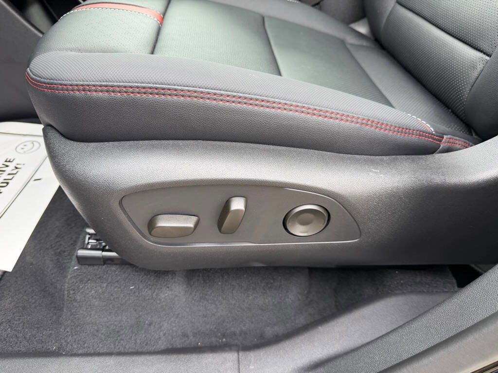 Used 2026 Chevrolet Traverse RS image 15