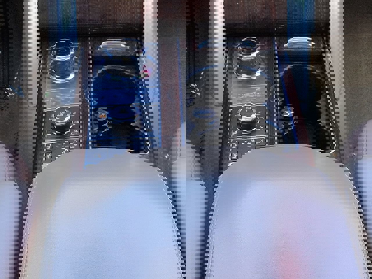 Used 2017 Land Rover Range Rover HSE image 18