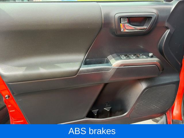 Used 2018 Toyota Tacoma TRD Sport AWD/4WD image 14