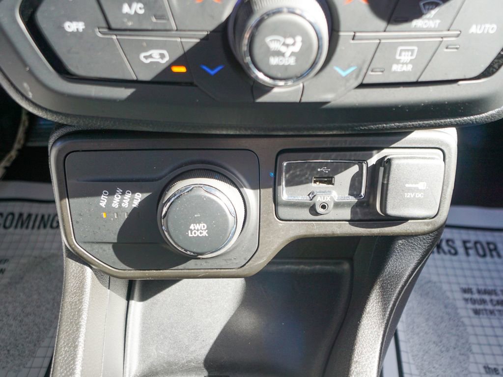 Used 2021 Jeep Renegade Latitude w/ Sun & Sound Group image 25