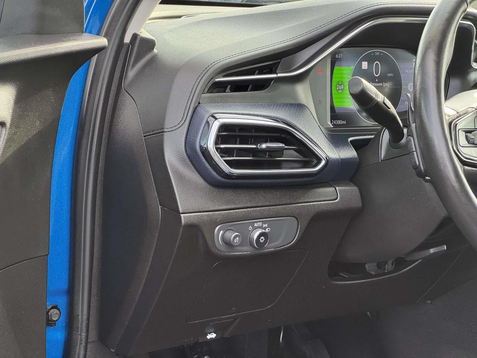 Used 2023 Chevrolet Bolt EUV Premier w/ Sun & Sound Package FWD image 13
