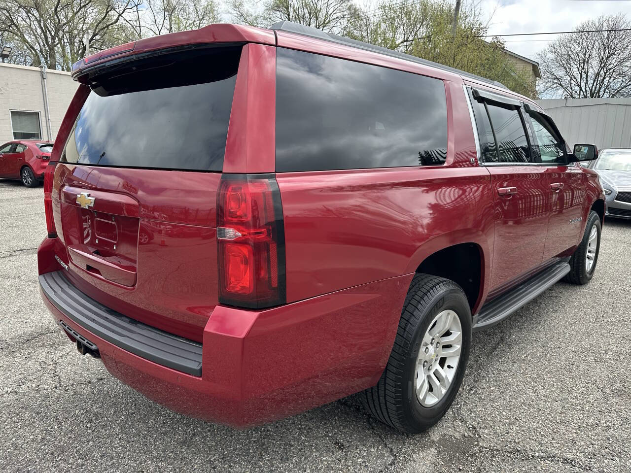 Used 2015 Chevrolet Suburban LT w/ Luxury Package AWD/4WD image 7