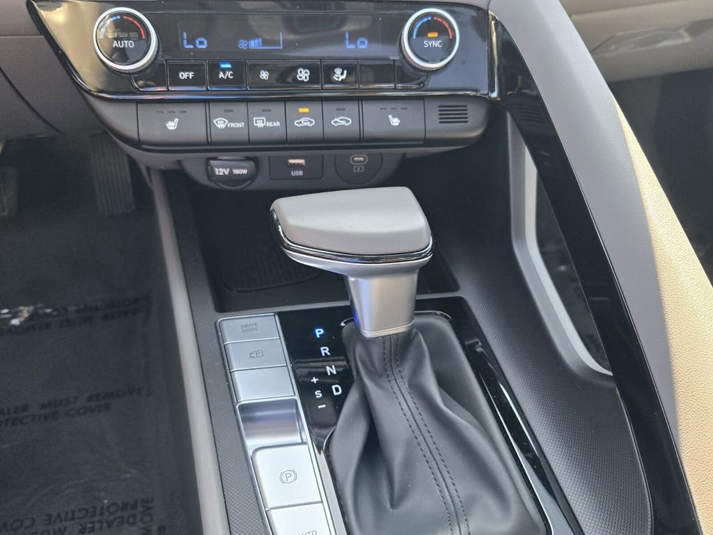 Certified 2025 Hyundai Elantra SEL image 18