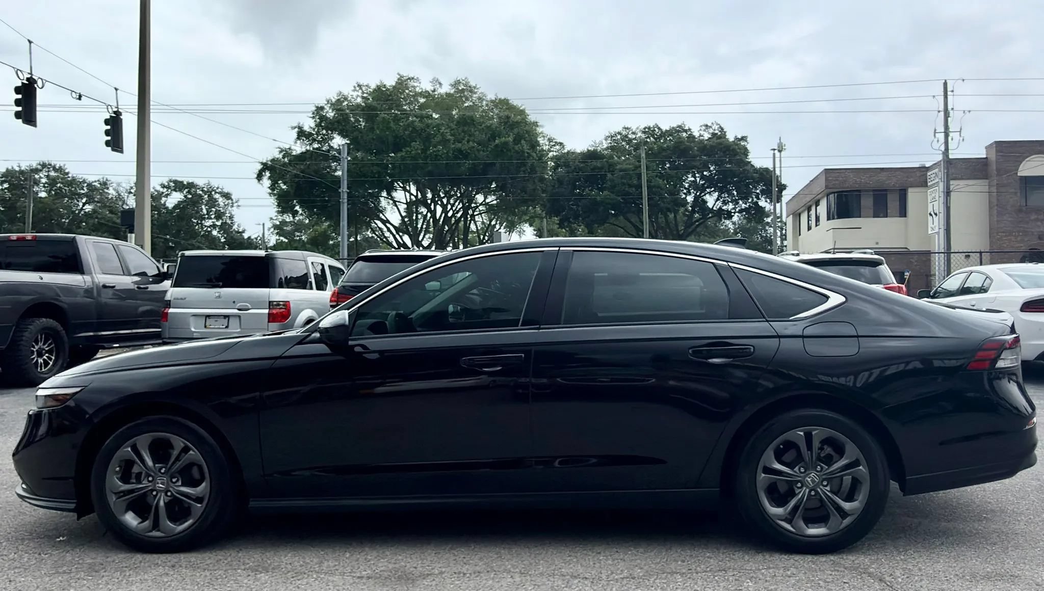 Used 2023 Honda Accord EX image 6