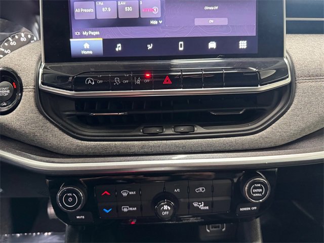 Used 2022 Jeep Compass Latitude image 3