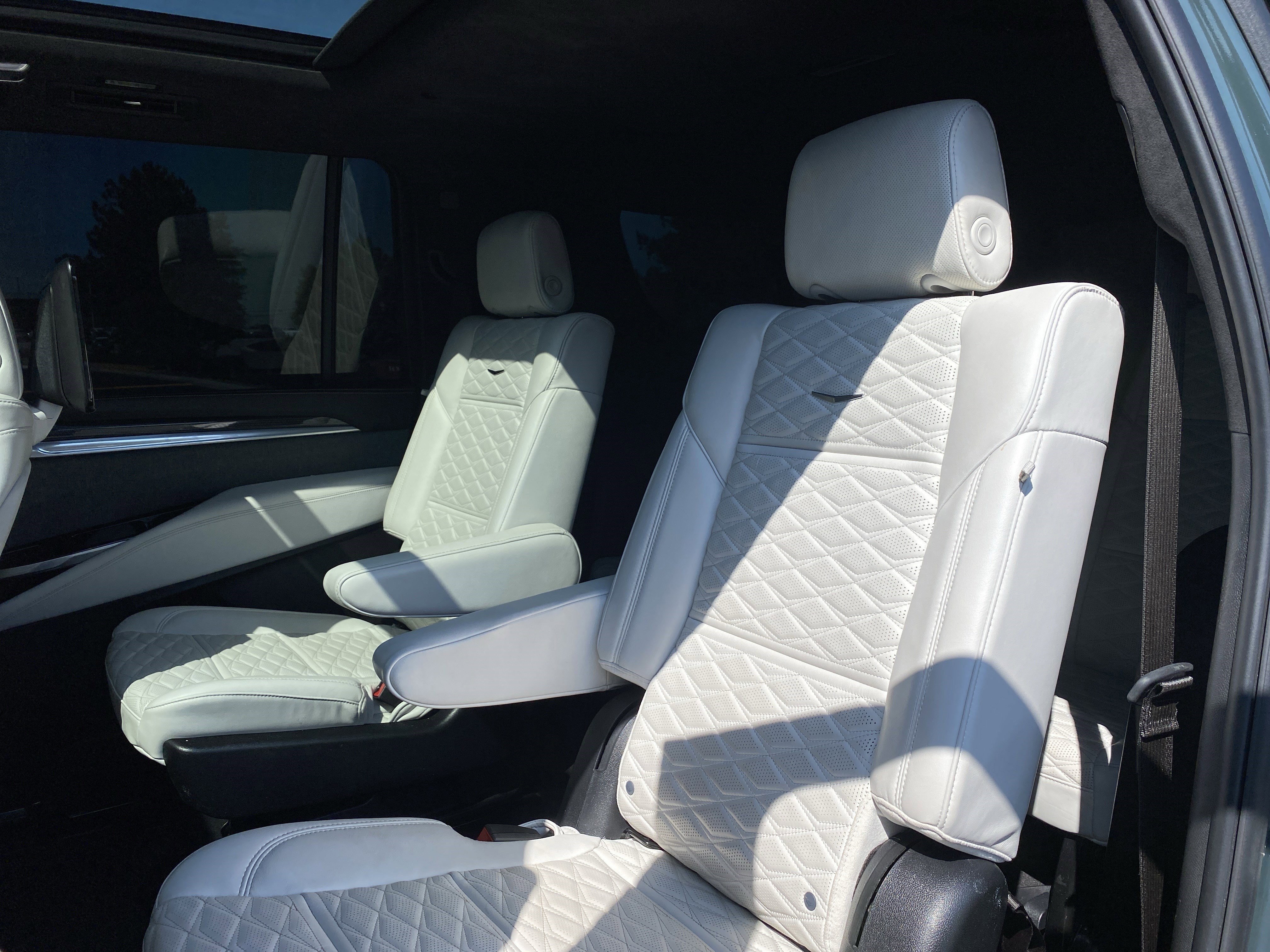 Used 2025 Cadillac Escalade ESV V AWD/4WD image 8