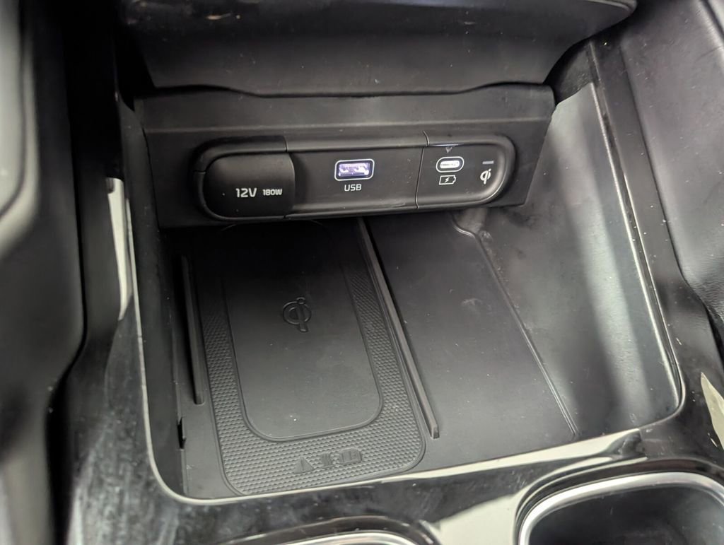 Used 2024 Kia Telluride EX w/ EX Captain's Chair Package FWD image 20