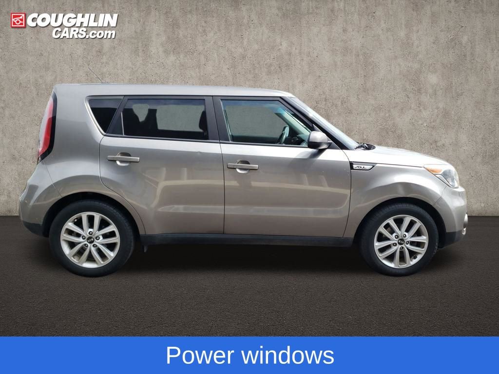 Used 2019 Kia Soul + image 10