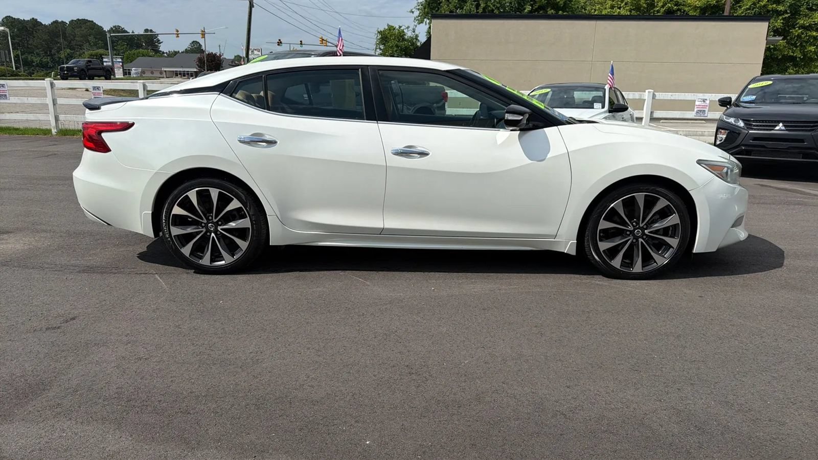 Used 2016 Nissan Maxima SR w/ Interior Lighting Package FWD image 8