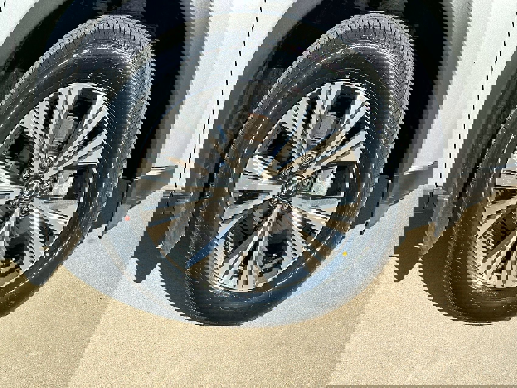 Used 2023 Nissan Rogue SV w/ SV Premium B Package image 10