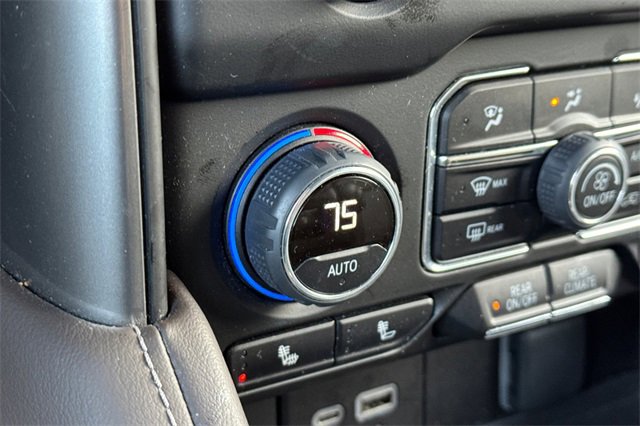 Used 2024 Chevrolet Suburban LT image 30