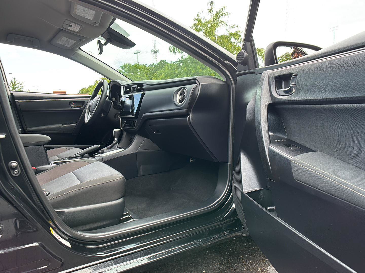 Used 2017 Toyota Corolla LE FWD image 16
