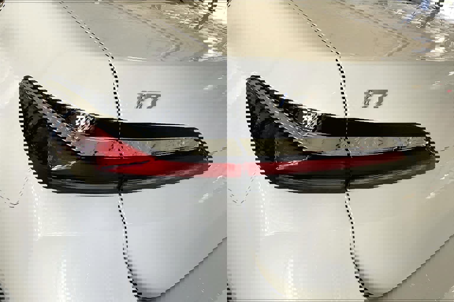 Used 2025 BMW i7 eDrive50 image 14