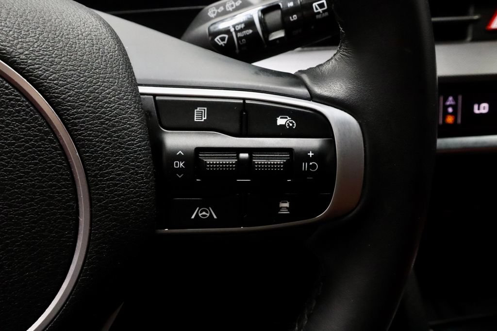 Used 2025 Kia Sportage SX AWD/4WD image 30