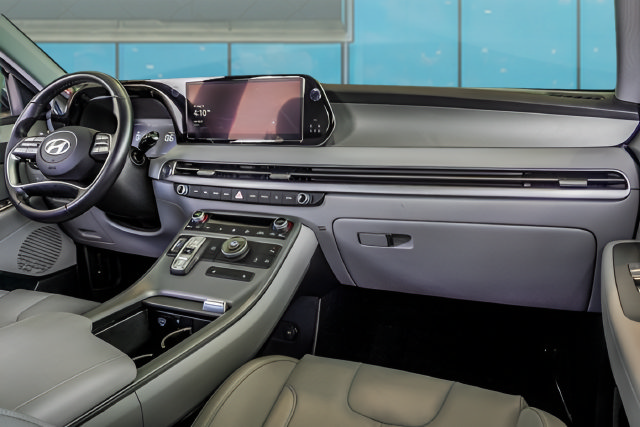Certified 2025 Hyundai Palisade SEL FWD image 17