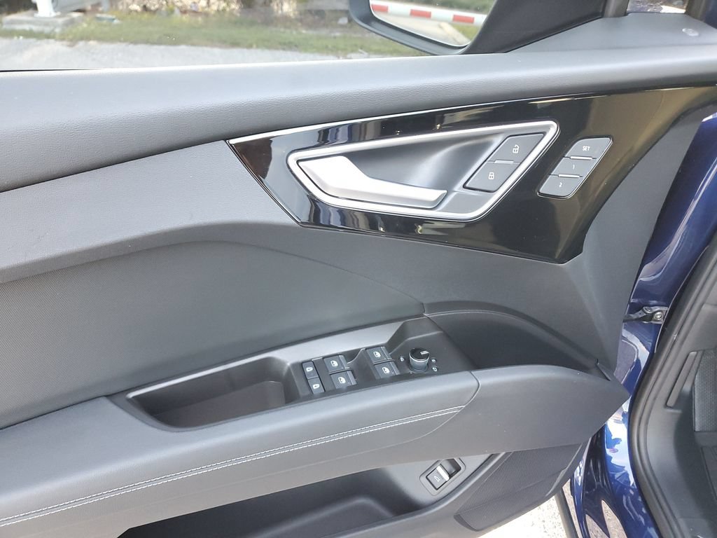 Certified 2023 Audi Q4 e-tron Prestige AWD/4WD image 25