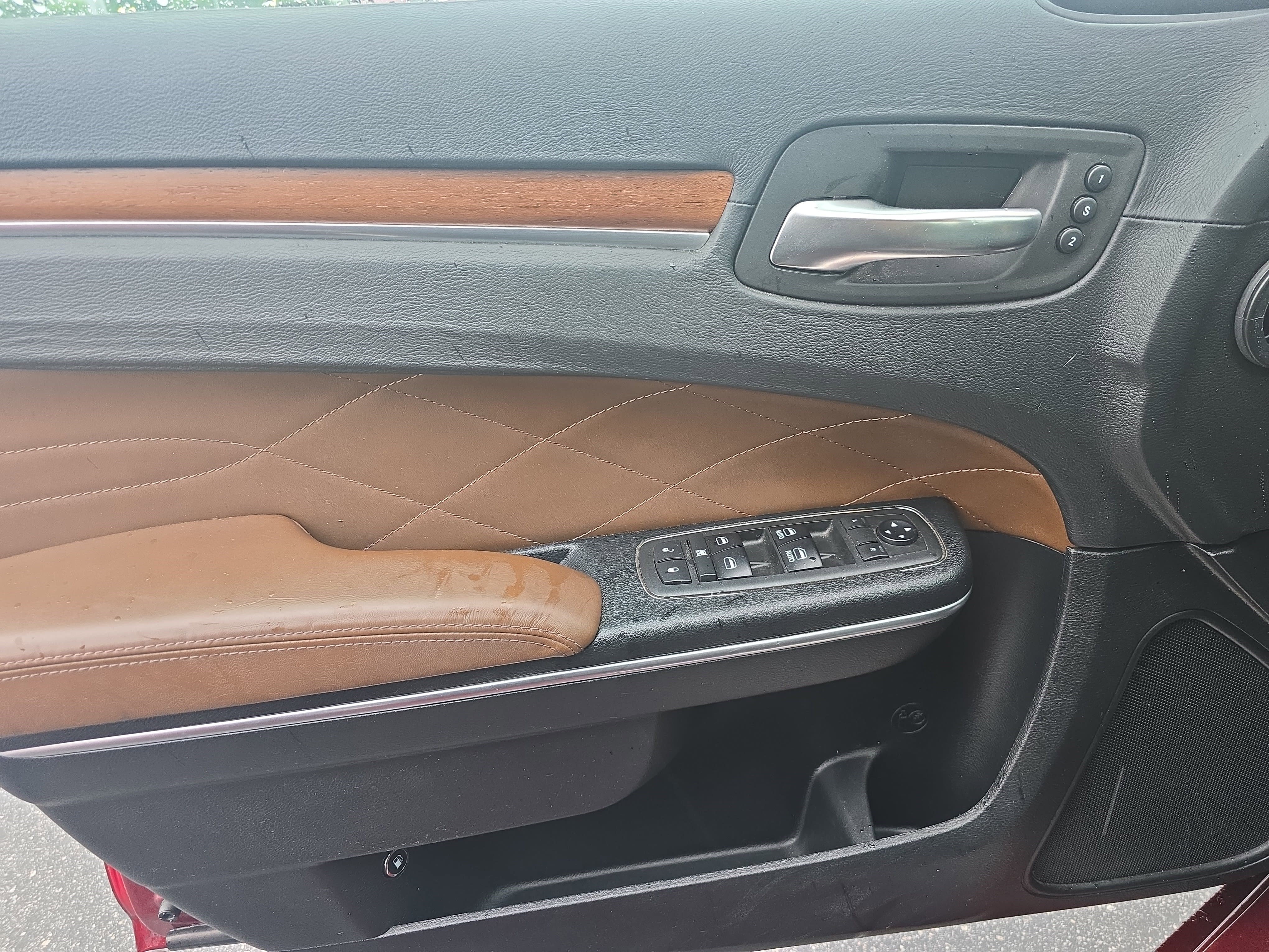 Used 2018 Chrysler 300 C w/ Safetytec Plus Group RWD image 26