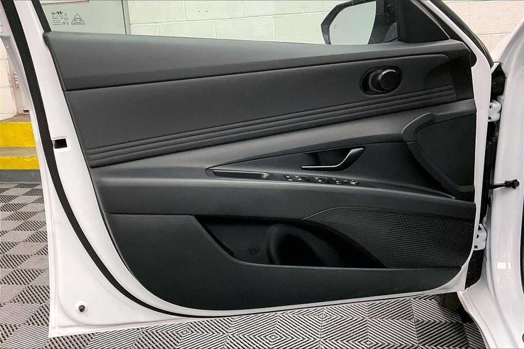 Certified 2025 Hyundai Elantra SEL image 22