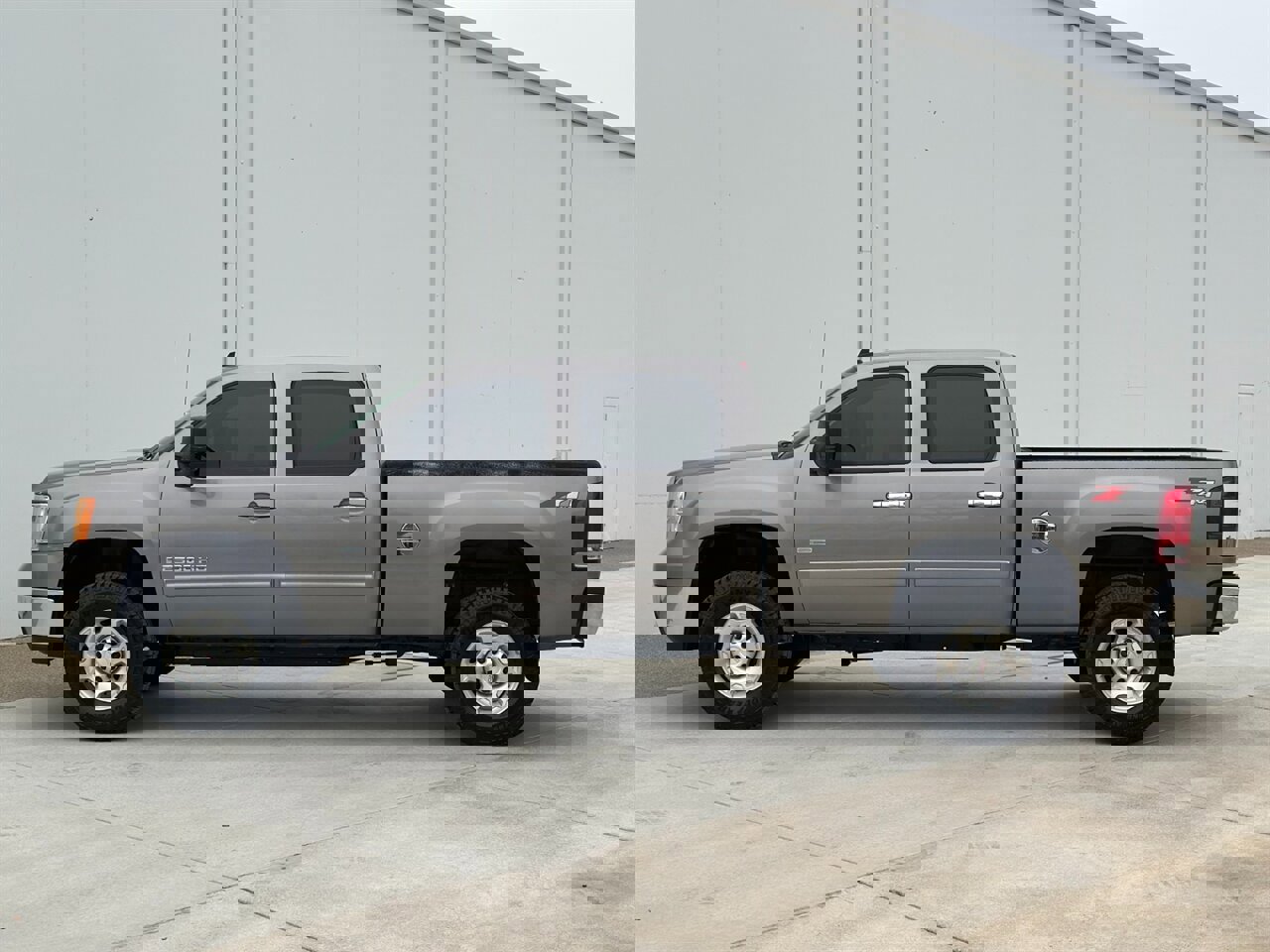 Used 2007 GMC Sierra 2500 SLE w/ Z71 Off-Road Package image 2