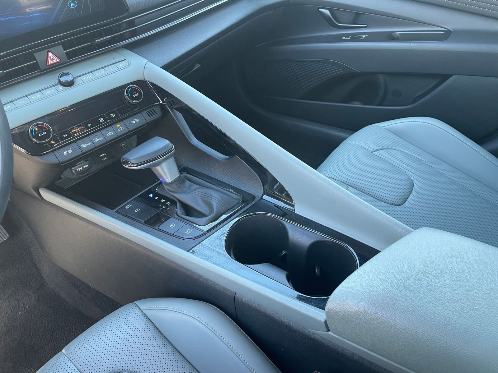 Used 2025 Hyundai Elantra Limited image 43