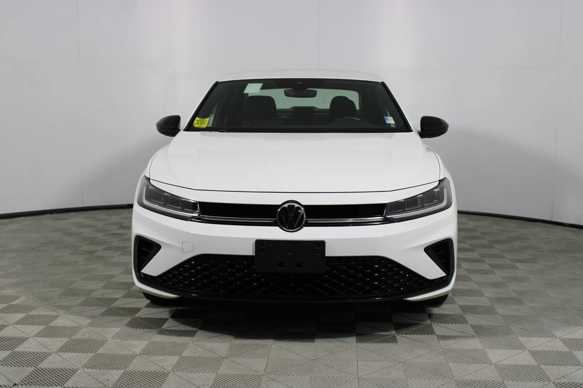 Used 2025 Volkswagen Jetta Sport FWD image 2