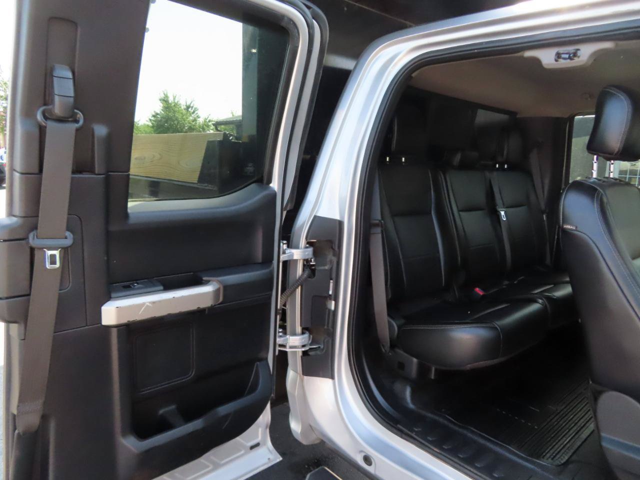 Used 2017 Ford F550 4x4 SuperCab Super Duty image 40