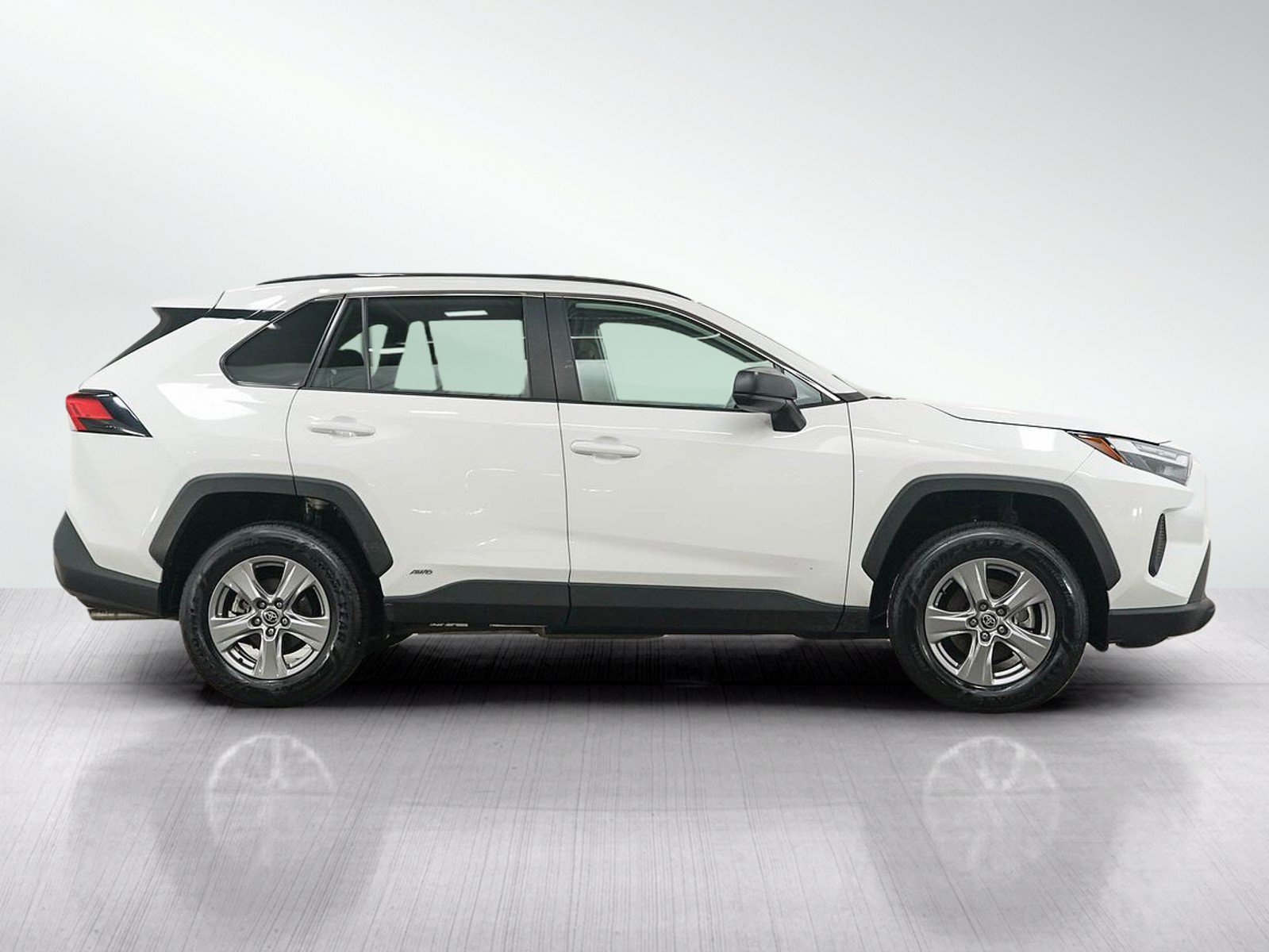 Used 2025 Toyota RAV4 LE AWD/4WD image 6
