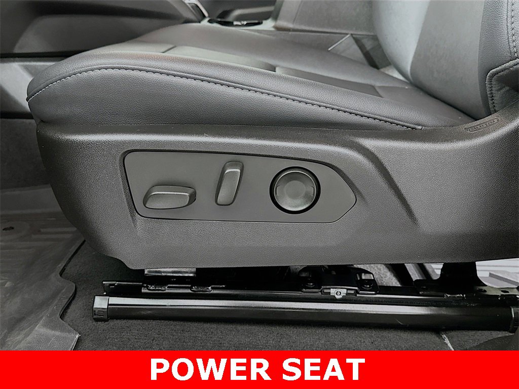 Used 2024 Chevrolet Colorado LT w/ LT Convenience Package III image 10