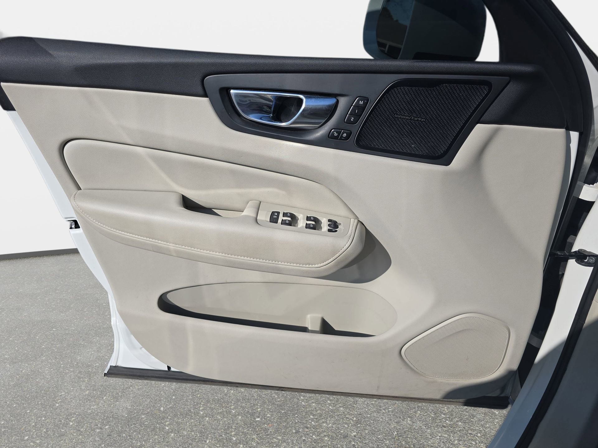 Used 2021 Volvo XC60 T5 Inscription w/ Advanced Package image 26