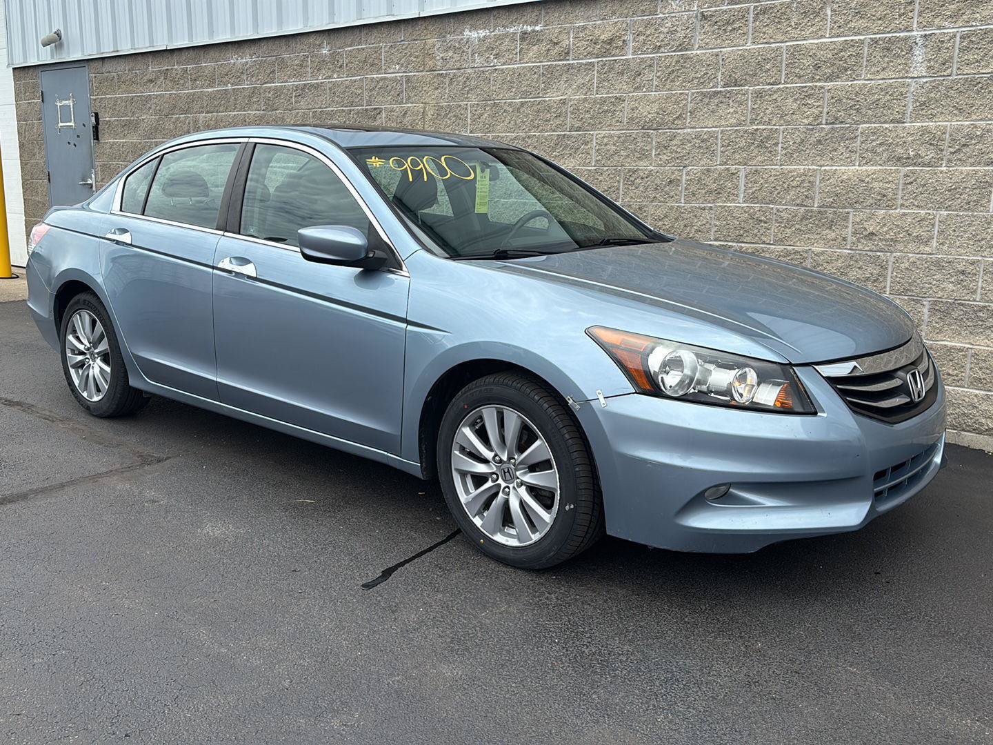 Used 2011 Honda Accord EX-L image 2