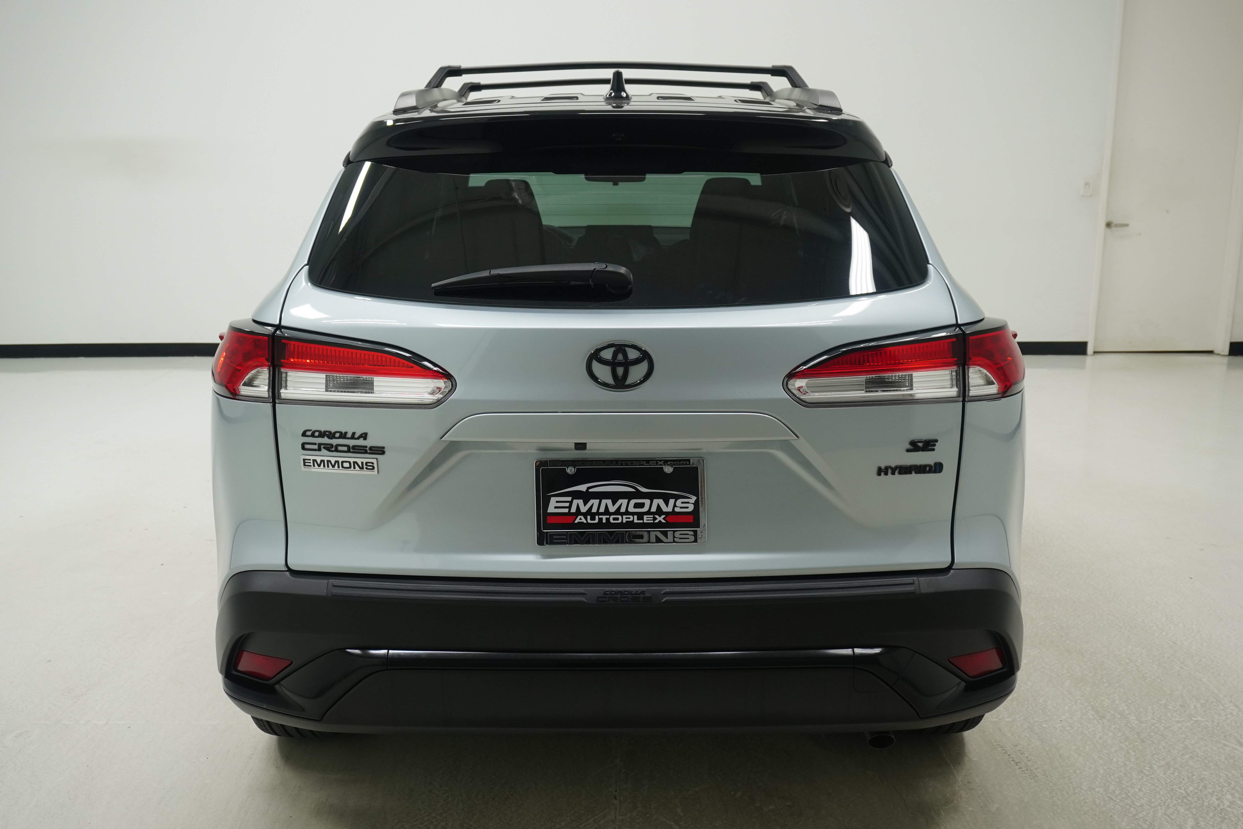Used 2023 Toyota Corolla Cross AWD Hybrid w/ Moonroof Package image 5