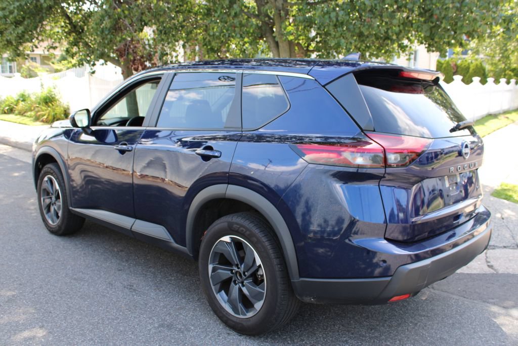 Used 2024 Nissan Rogue SV FWD image 8