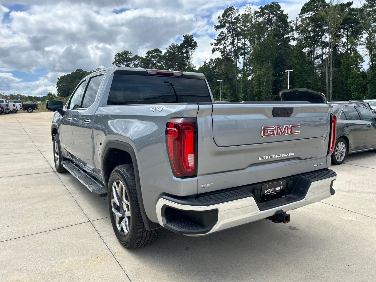 Used 2025 GMC Sierra 1500 SLT w/ SLT Premium Package AWD/4WD image 4