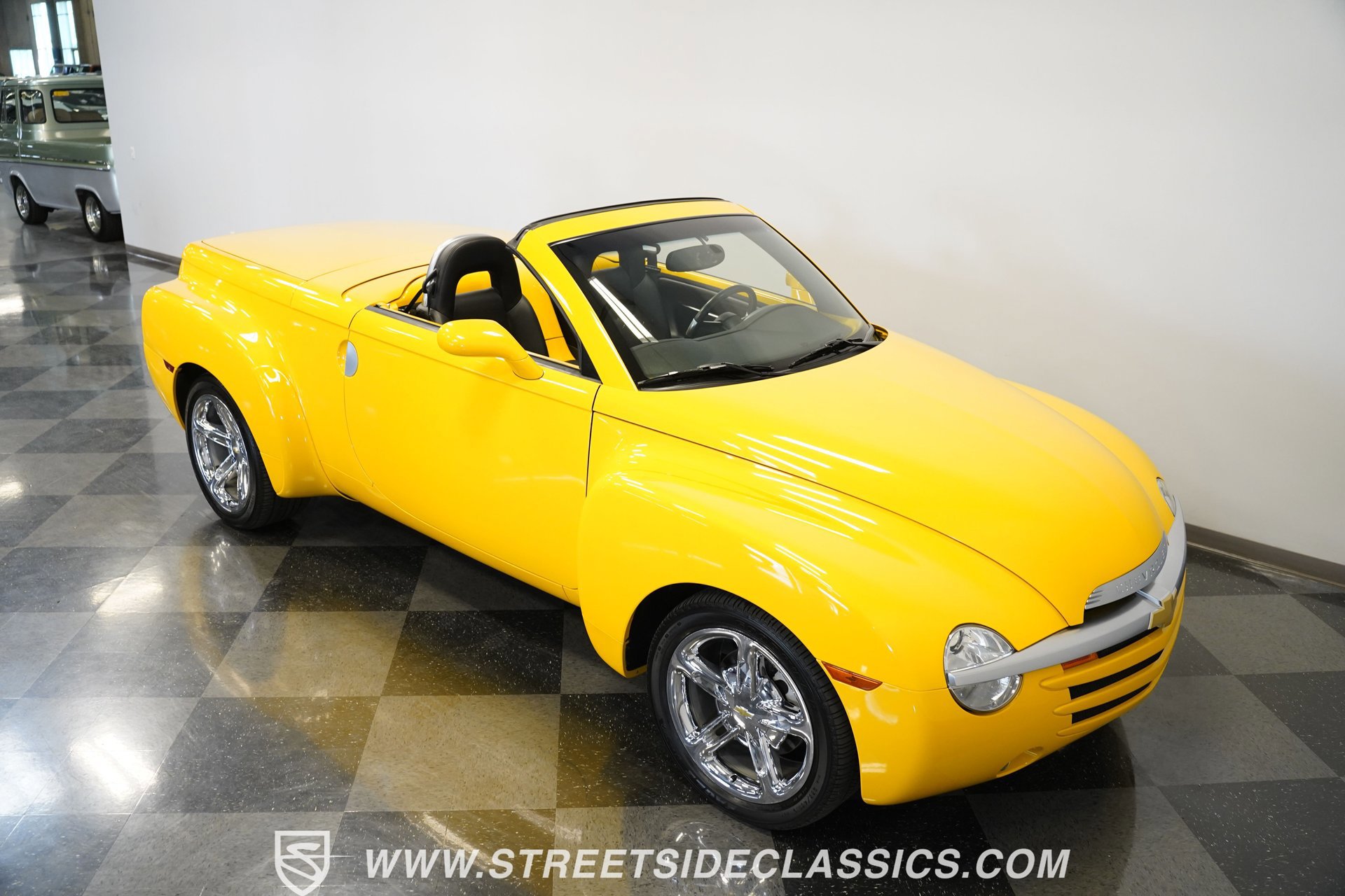 Used 2005 Chevrolet SSR w/ Preferred Equipment Group image 24