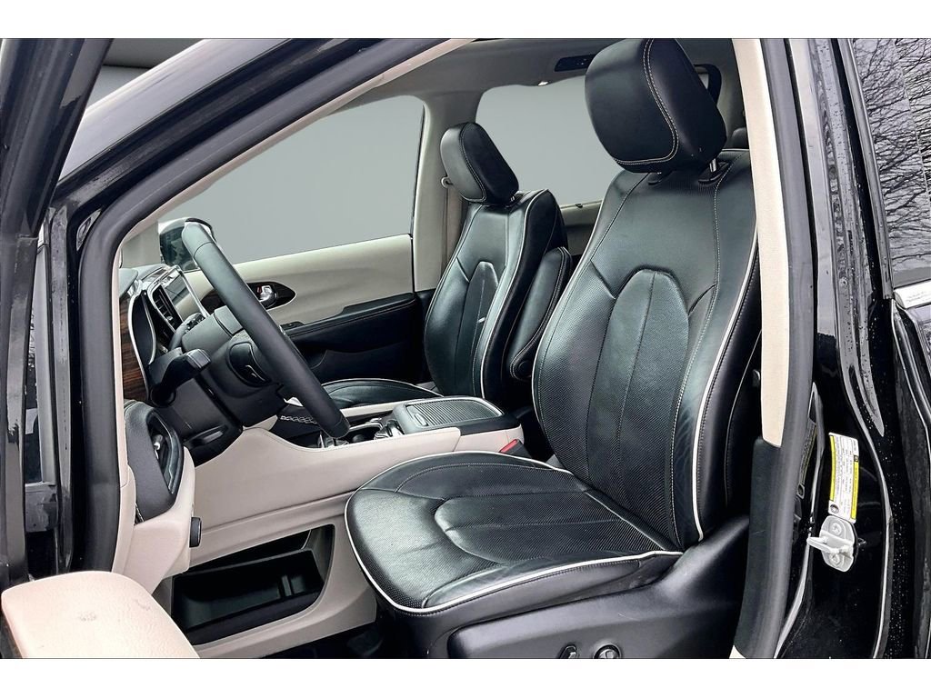 Used 2022 Chrysler Pacifica Limited image 22
