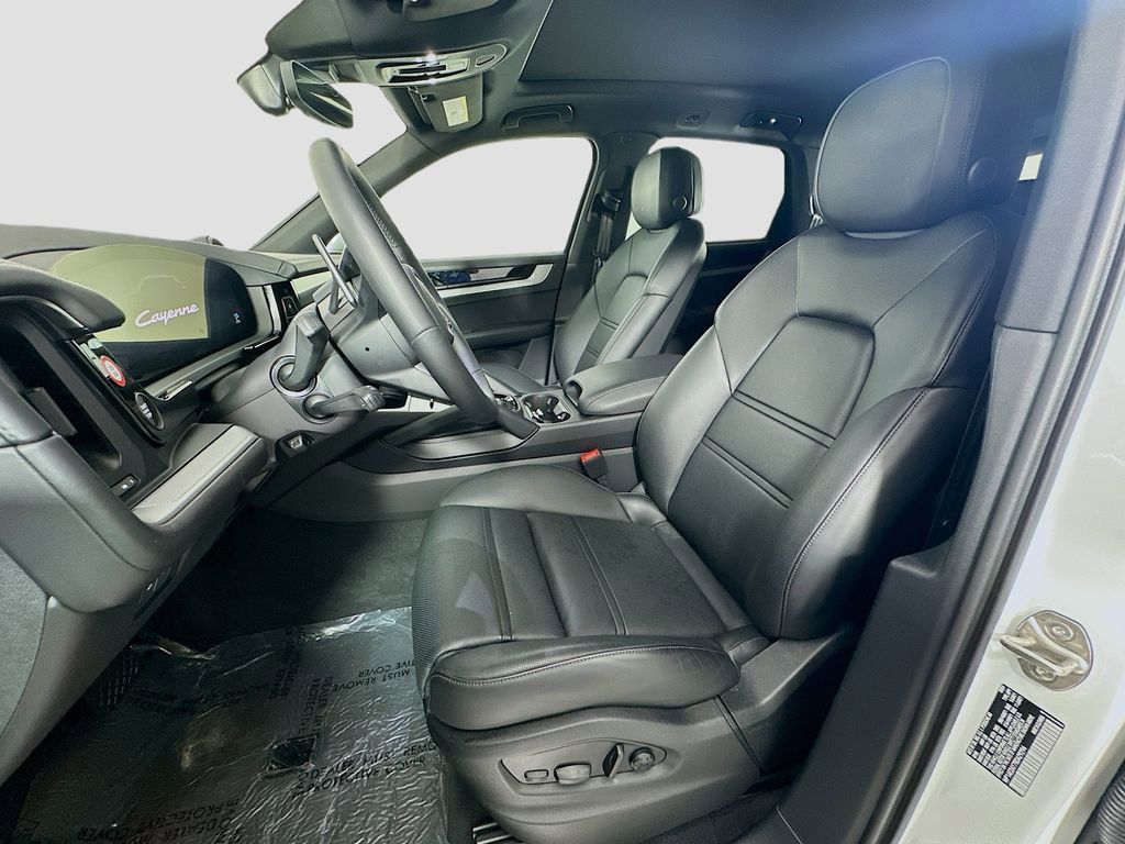 Certified 2024 Porsche Cayenne AWD/4WD image 5