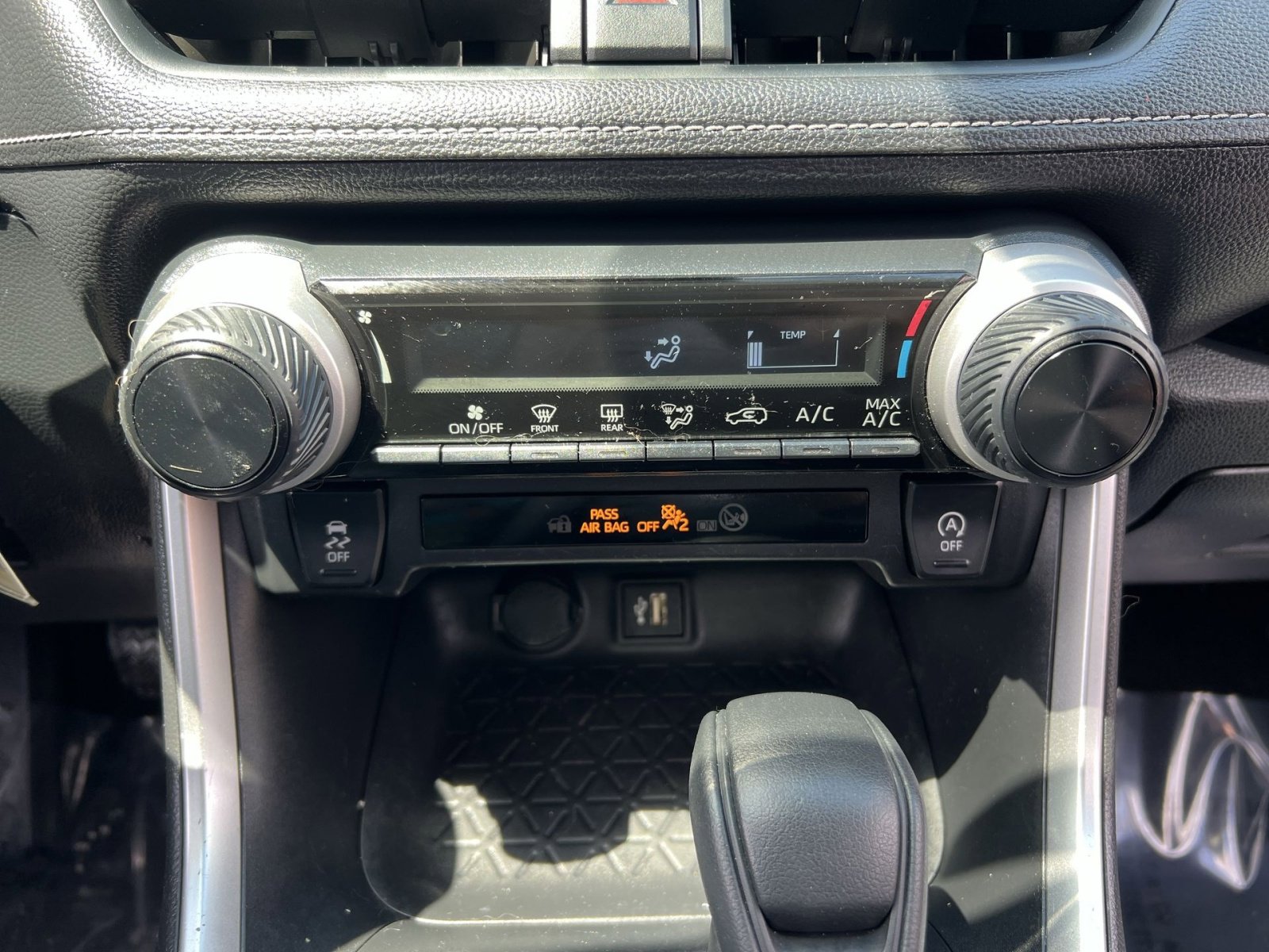 Used 2023 Toyota RAV4 LE AWD/4WD image 19