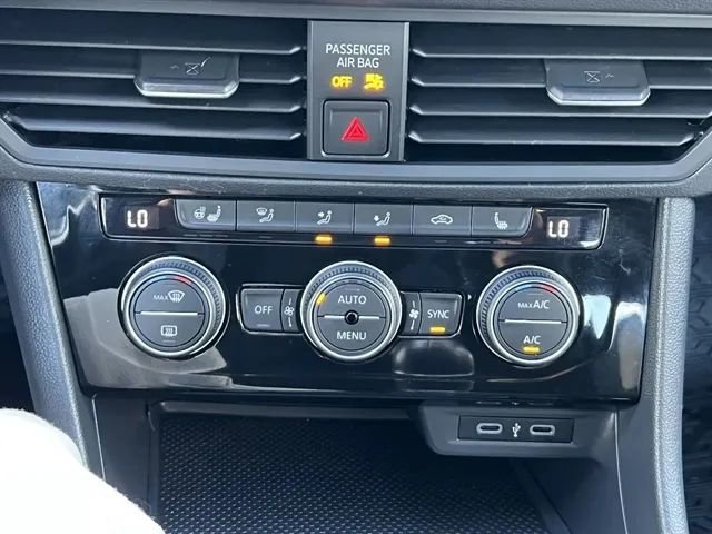 Used 2020 Volkswagen Jetta R-Line w/ R-Line Cold Weather Package FWD image 41