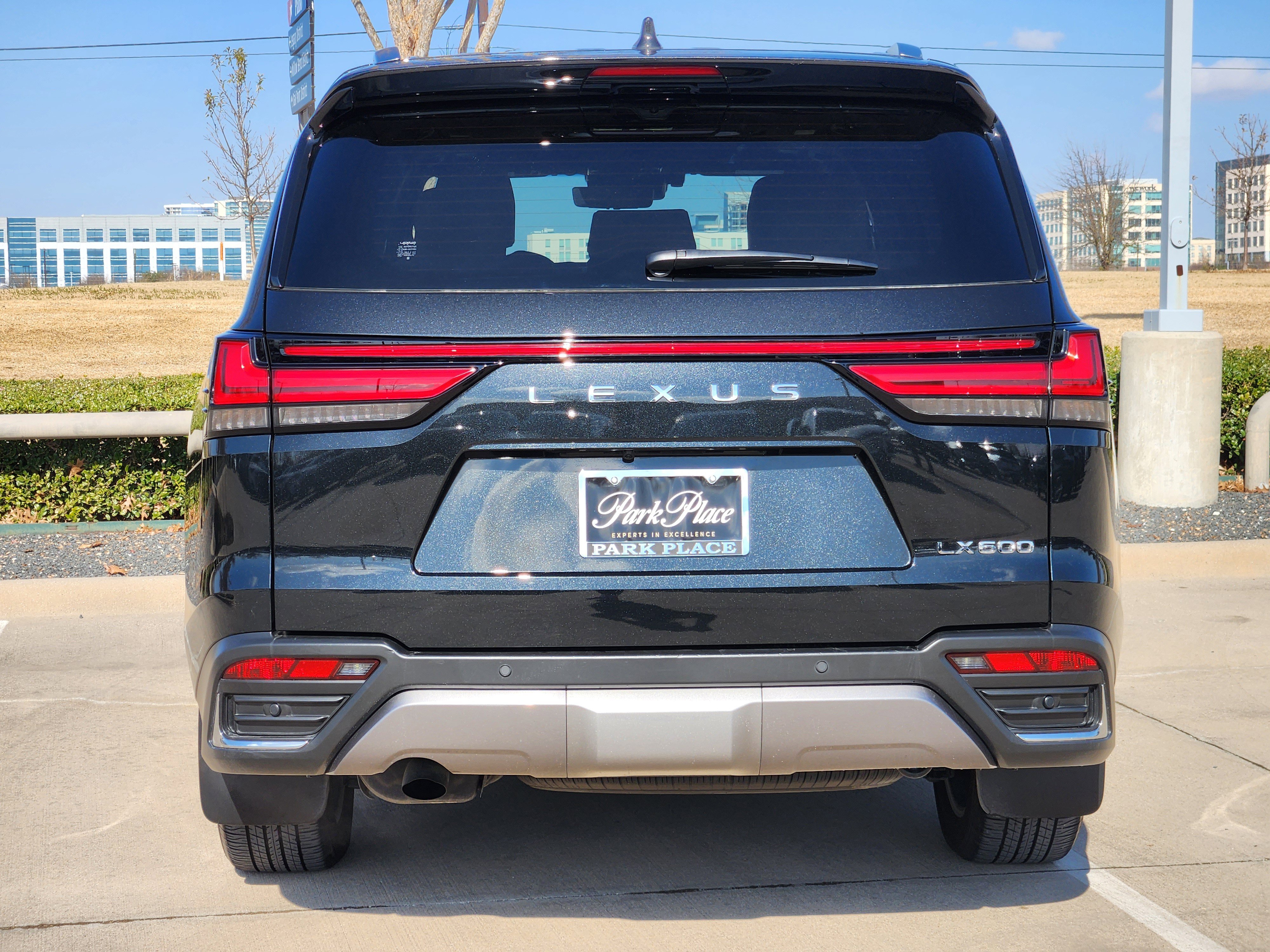 Used 2025 Lexus LX 600 4WD w/ Luxury Package image 12