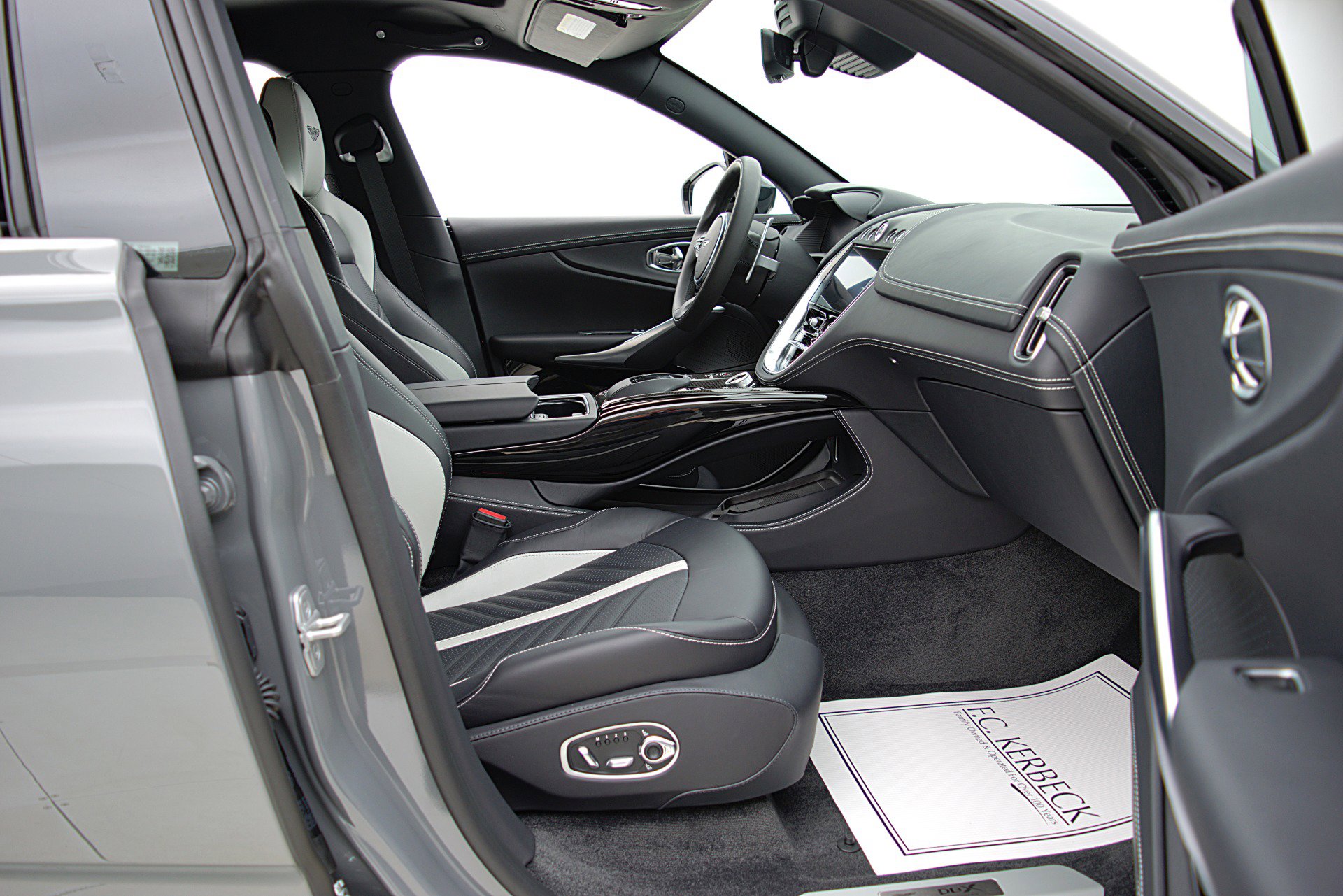 Used 2023 Aston Martin DBX 707 AWD/4WD image 28
