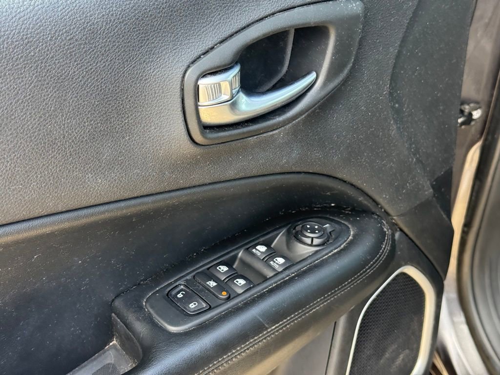 Used 2019 Jeep Compass Altitude image 11