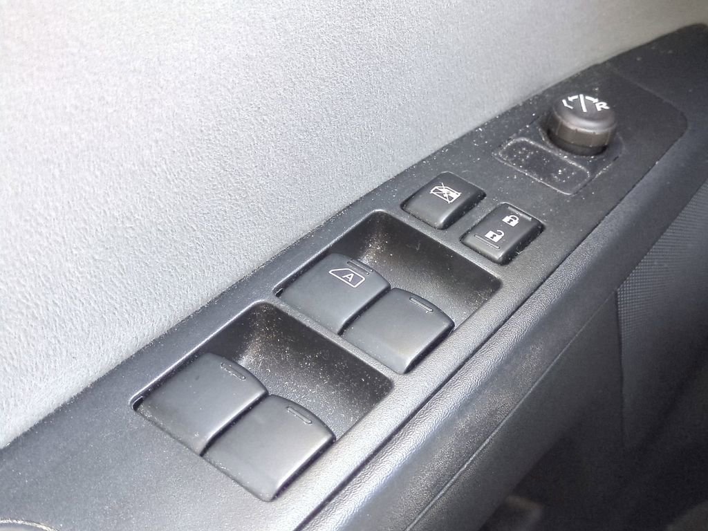 Used 2011 Nissan Sentra 2.0 SR w/ Convenience Pkg image 19