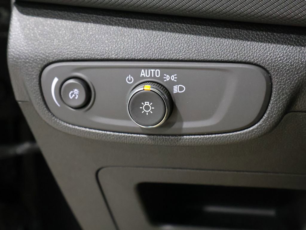 Used 2025 Chevrolet TrailBlazer LT AWD/4WD image 32