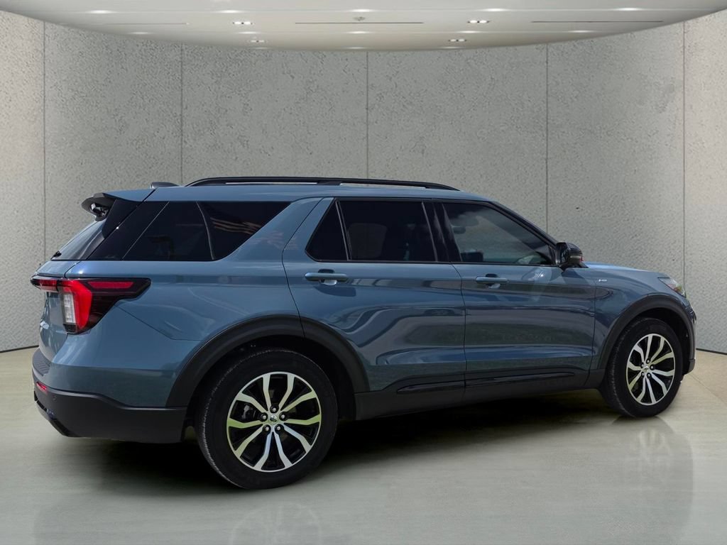 Used 2025 Ford Explorer ST-Line RWD image 3