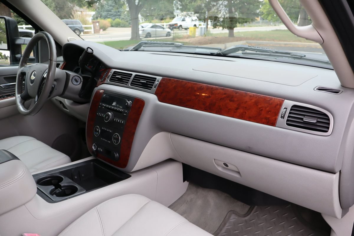 Used 2009 Chevrolet Silverado 2500 LTZ w/ LTZ Plus Package AWD/4WD image 17